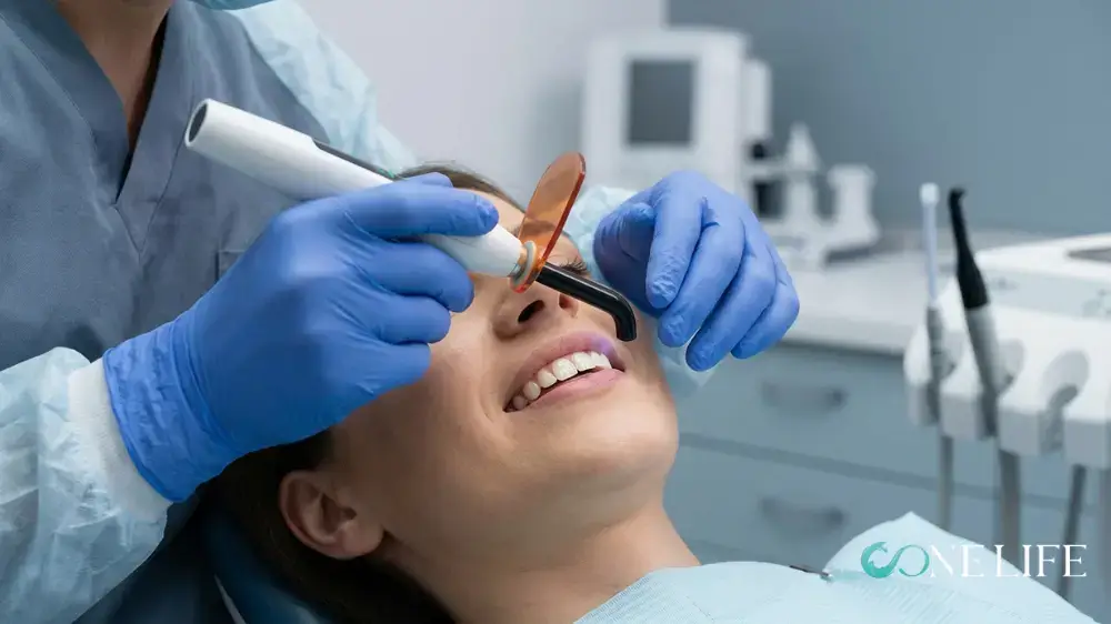 Doctor conducting composite bonding on a patient, close-up on the surgical chair